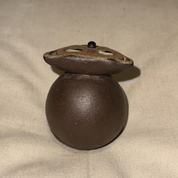 Mid-Century Ceramic Pottery Cat by Marianne Suda, Handmade Signed 1 7/8" H - Picture 3 of 5